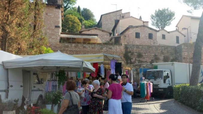 Borgo di Spello il mercato settimanale