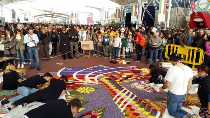 Infioratori di Spello a Expo realizzano l'Albero della Vita