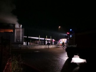Capannone in fiamme nella zona artigianale di Cannara, 5 squadre sul posto