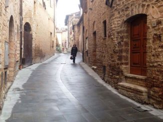 Porta Consolare e via Giulia a Spello, terminati lavori