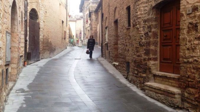Porta Consolare e via Giulia a Spello, terminati lavori