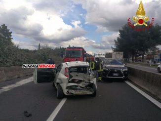 Incidente stradale sulla 75 a Spello, coinvolto anche Luciano De Cecco [Foto]