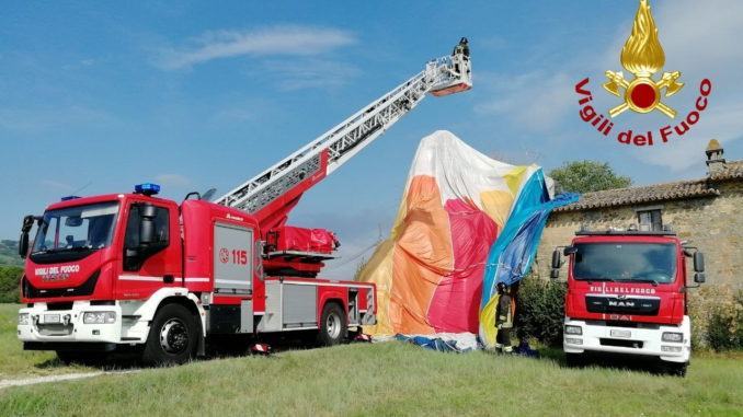 Nessuno ferito nell'equipaggio, mongolfiera atterra su una casa a Cannara