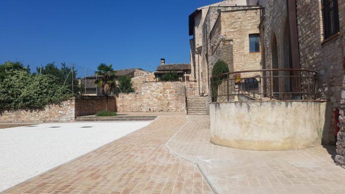 Riqualificato il cortile della scuola primaria “Vitale Rosi” a Spello