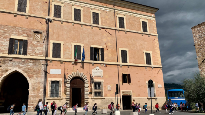 Modificato l’accesso centro storico nuovi orari ingresso uscita dalla scuola