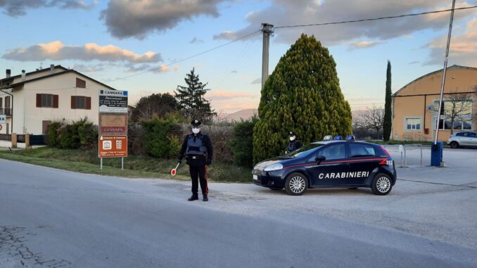 Continuava ad usare la carta di credito dell'ex fidanzato: denunciata dai carabinieri
