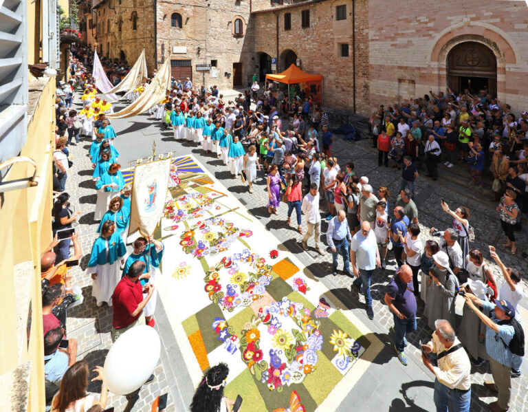 Spello pronta per Infiorate, attivata prenotazione online parcheggi