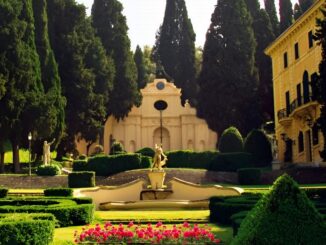 I giorni delle rose a Villa FIdelia di Spello a fine maggio