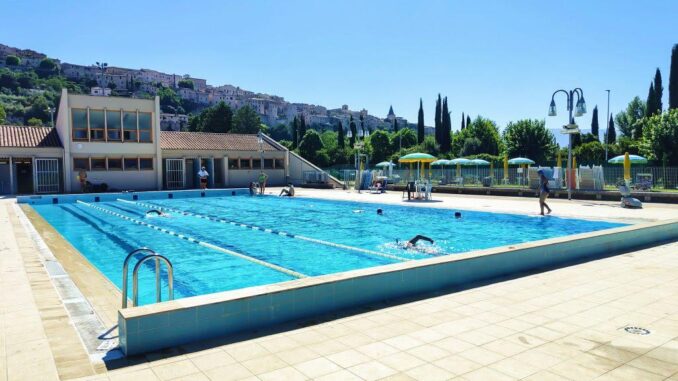 La Piscina Comunale di Spello Estate Offerta Ricca di Attività