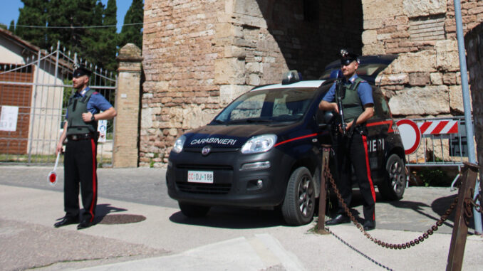 Violenta più volte una 50enne affetta da ritardo mentale, arrestato 79enne a Spello