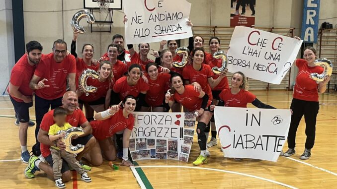 Spello Volley vince a Ellera e sale in Serie C, città in delirio