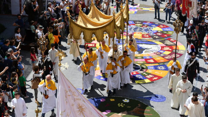 Infiorate di Spello, petali e fede per il Corpus Domini