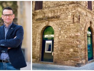 Protesta contro la chiusura dello sportello bancario