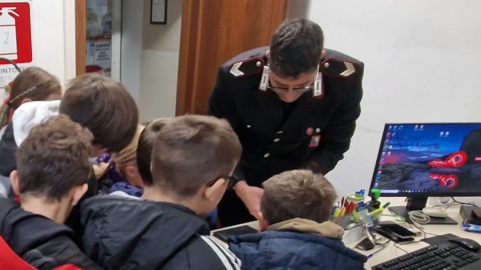 Carabinieri e studenti insieme per educare alla legalità