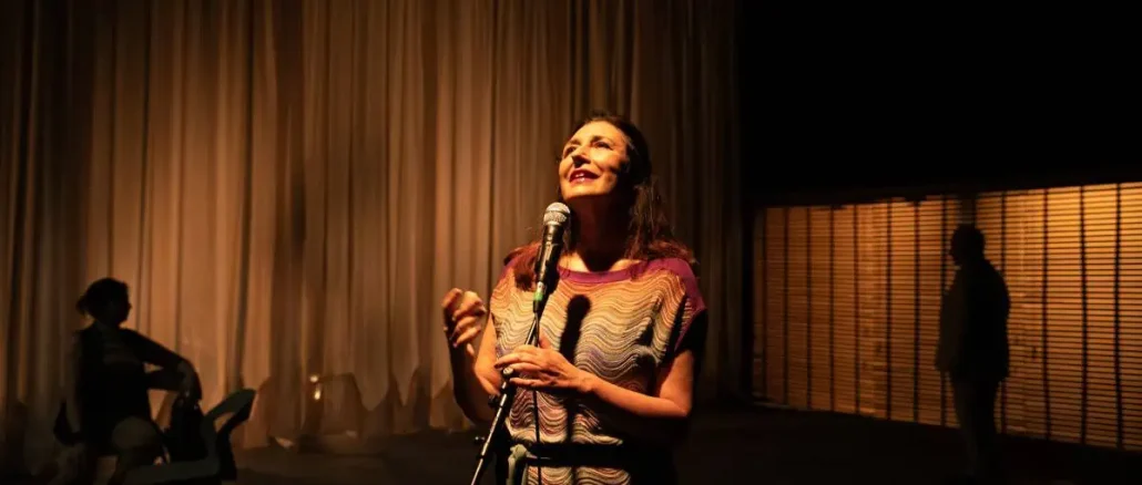 Spello accoglie “Le Volpi” a teatro tra politica e relazioni personali